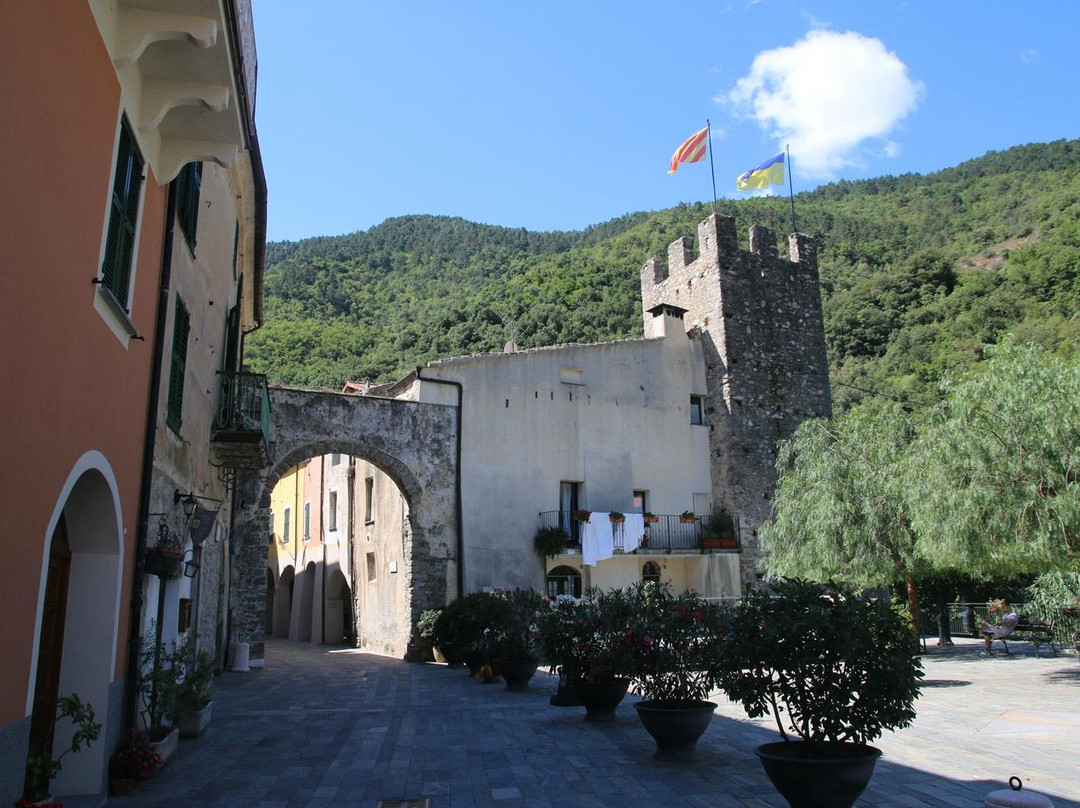 Castelvecchio di Rocca Barbena旅游攻略图片