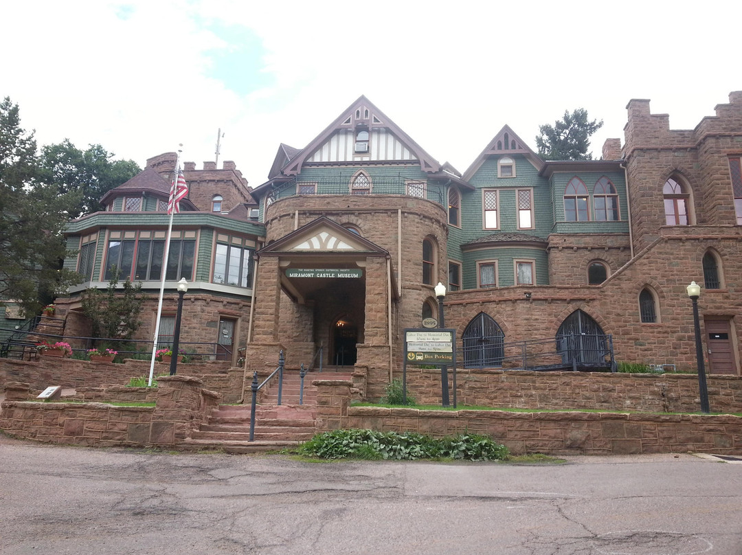 Cascade餐馆和美食-The Queen's Parlour Tea Room