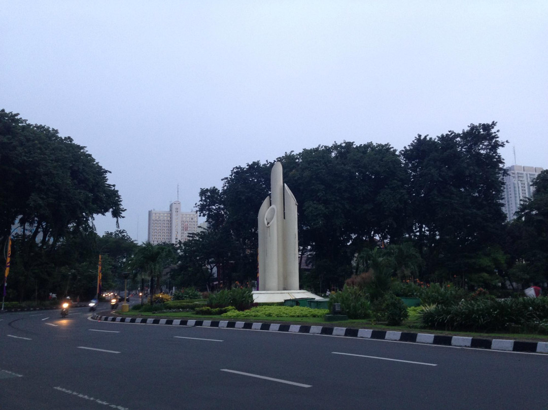 Monumen Bambu Runcing景点图片