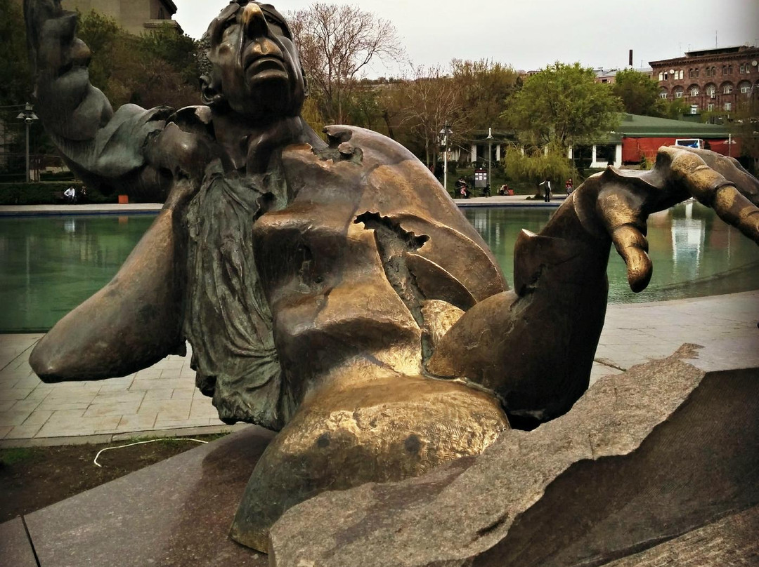Arno Babajanyan Statue-埃里温必去景点