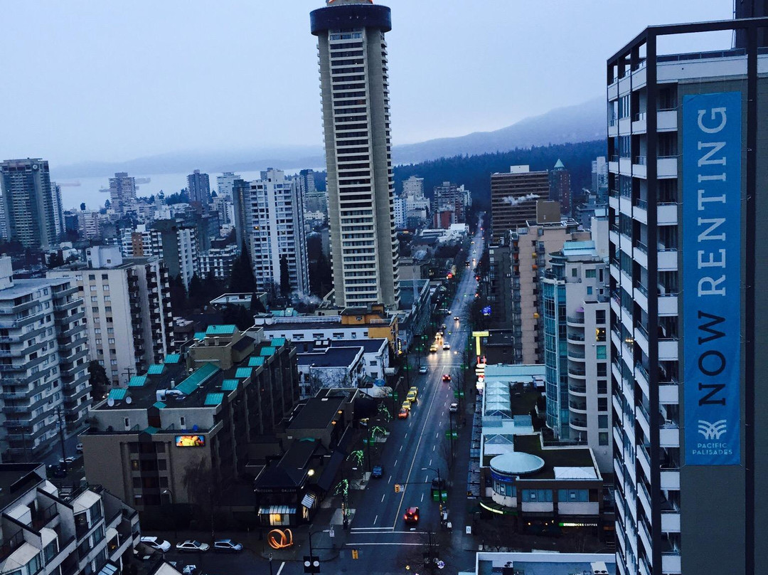 罗布森街-温哥华必去景点