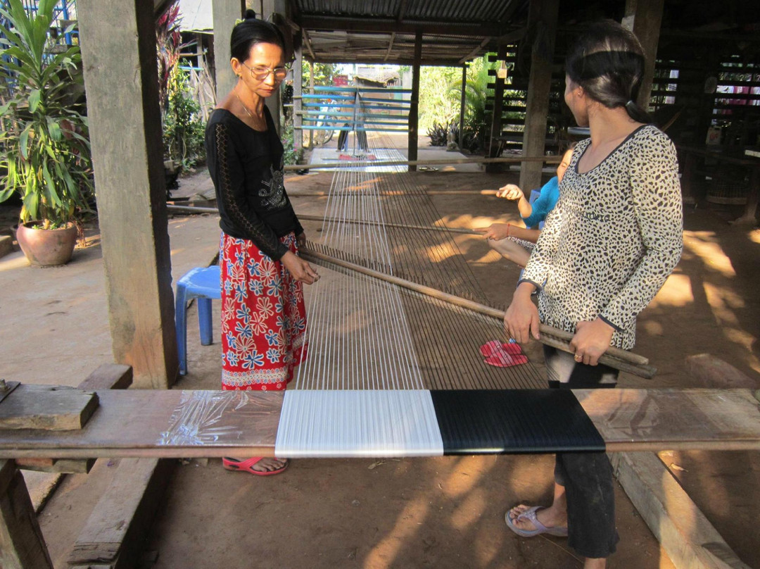 Heng Naysim Tranditional Cambodian Weaving House-Kandal Steung必去景点
