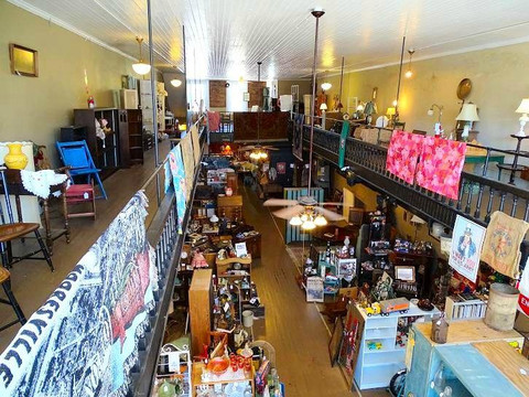 American Classic Antique Mall-穆尔斯维尔必去景点