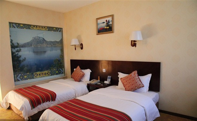 泸沽湖假日酒店主图