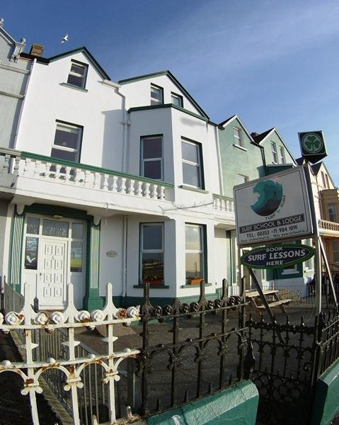 TurfnSurf Lodge & Surf School