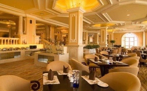 雨田大酒店主图