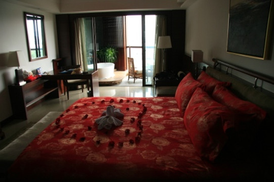 三亚玛瑞纳酒店主图