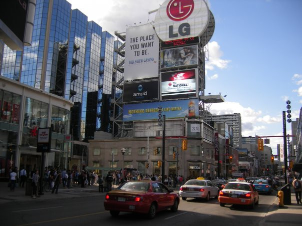 央街-列治文山必去景点