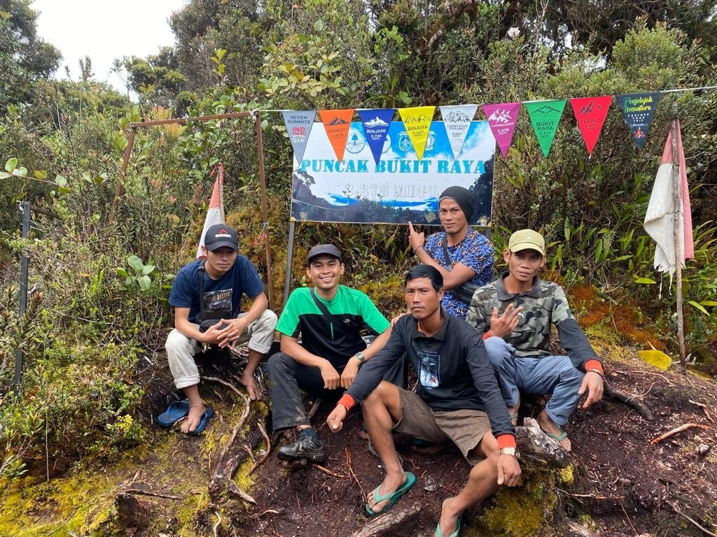 PENDAKIAN GUNUNG BUKIT RAYA 2278 MDPL