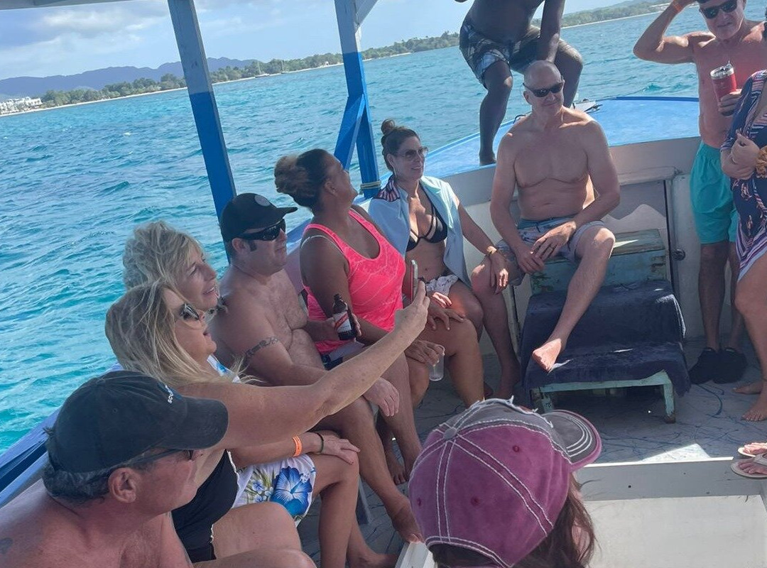 M&M Glass Bottom Boat Tours