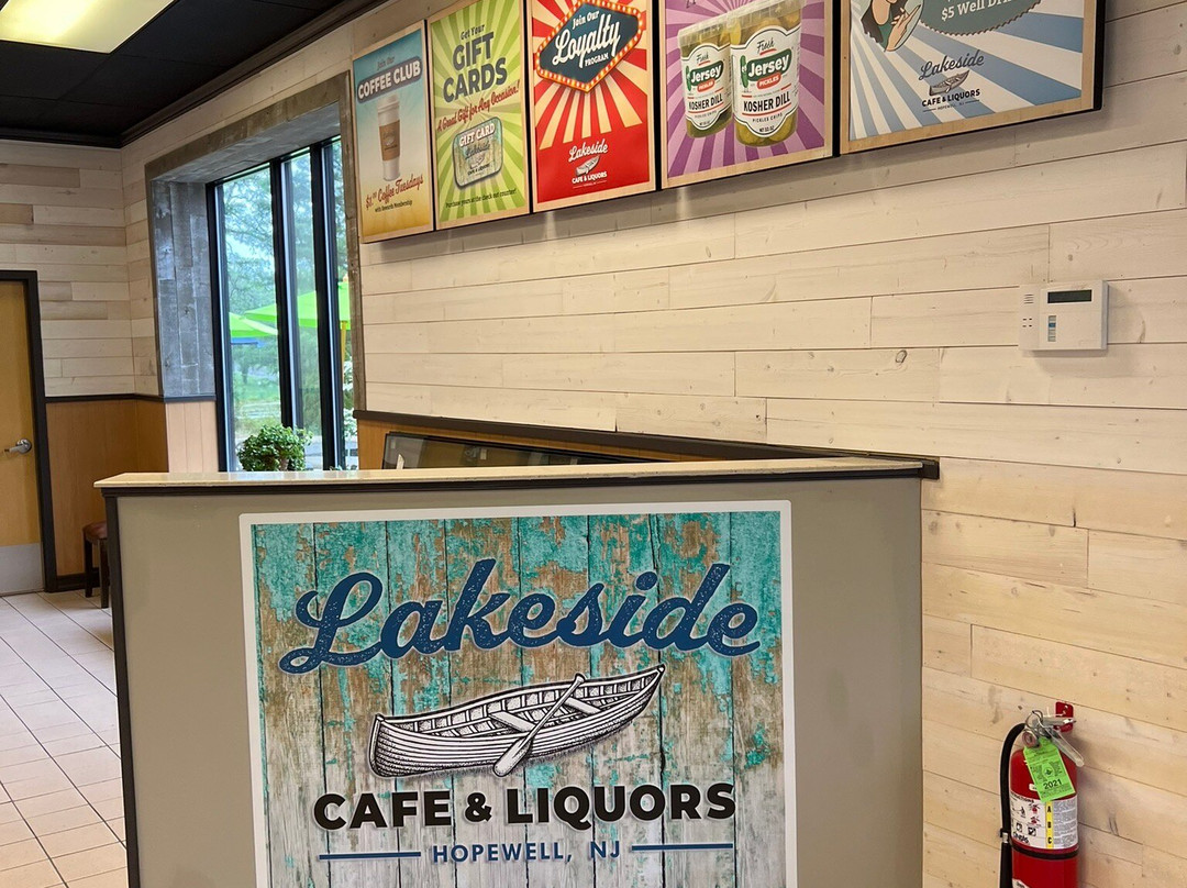 Lakeside Cafe & Liquors