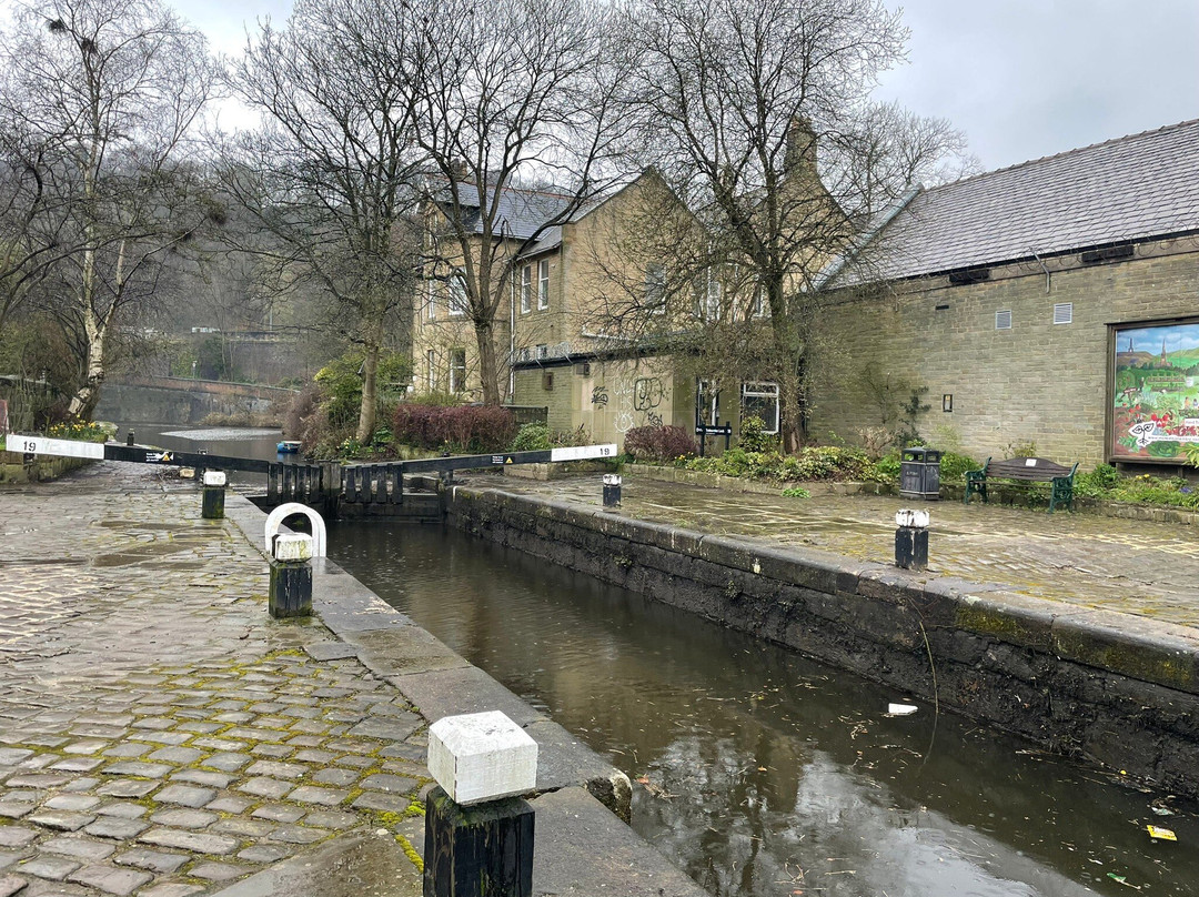 Rochdale Canal Loch 19 - Todmorden Loch景点图片