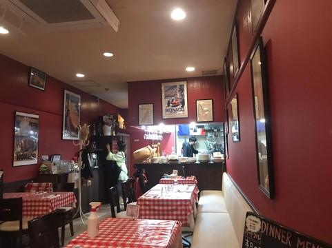 ビストロ マガザン ルージュ