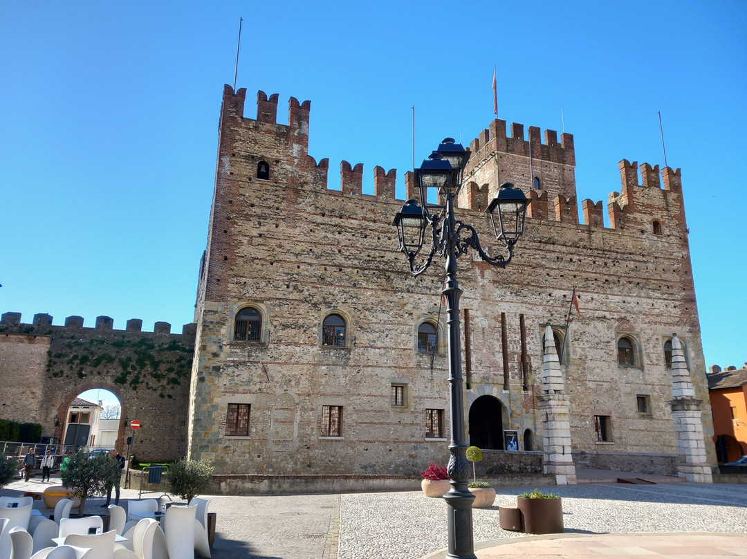 Piazza Castello O Piazza Degli Scacchi景点图片
