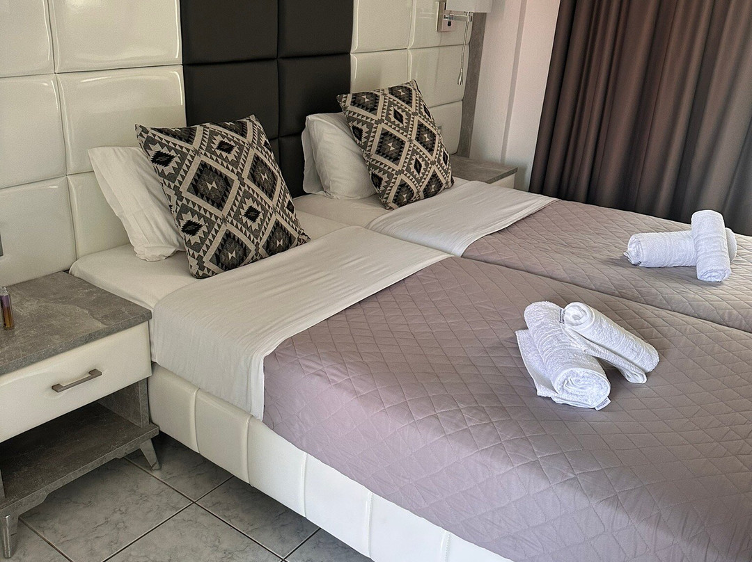 Roulla Studios主图