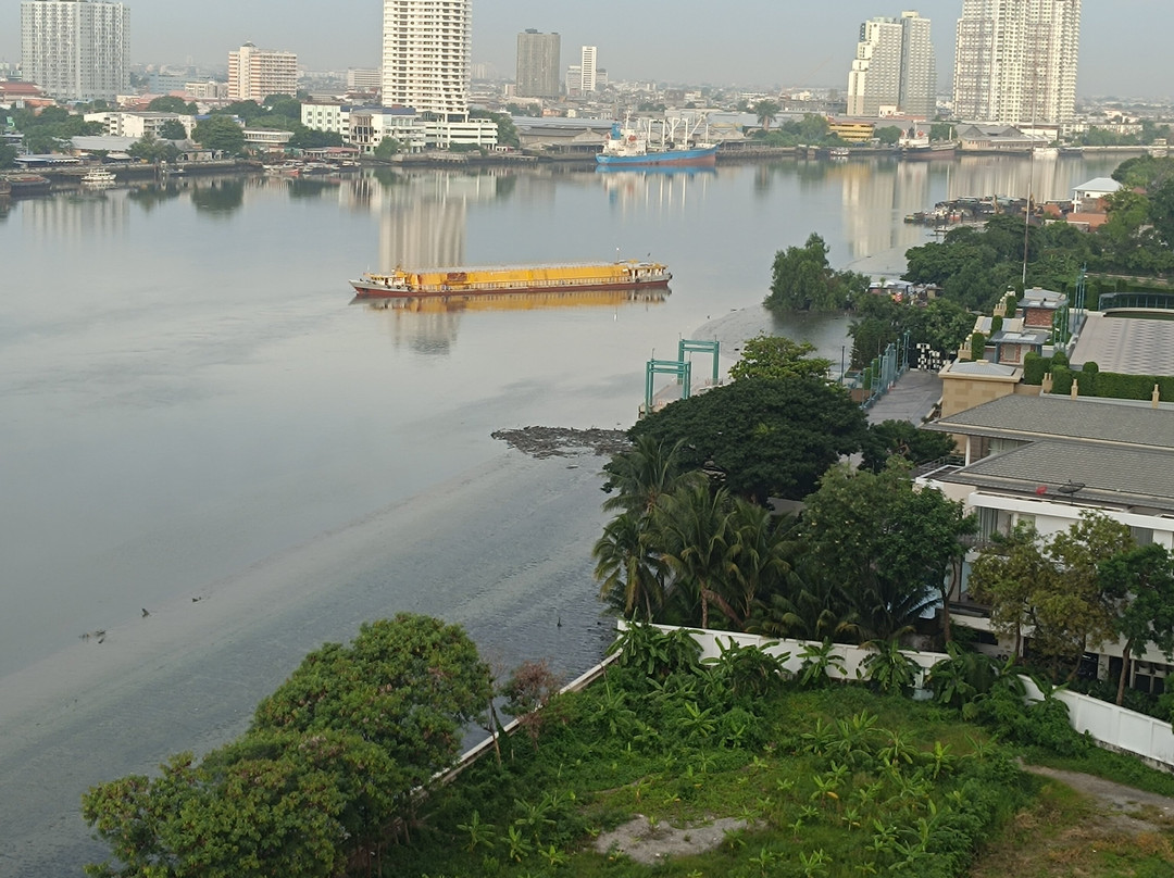 美殿河畔酒店主图