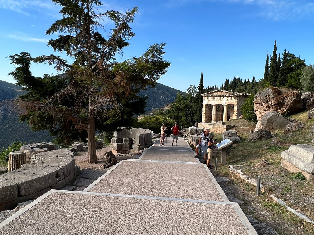 Treasury of the Athenians-德尔斐必去景点