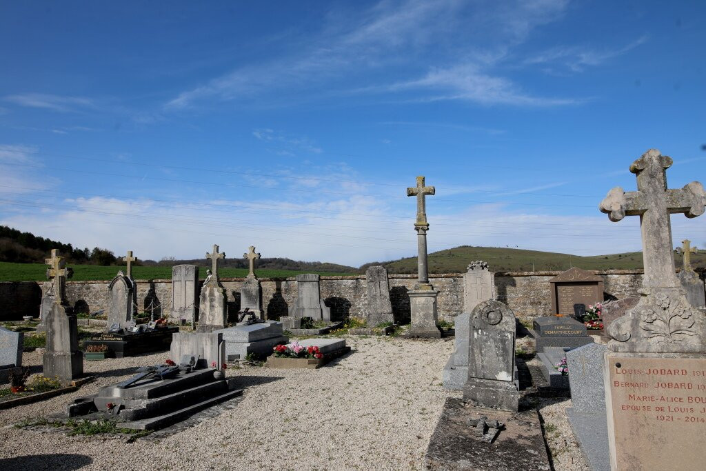Cimetière Communal De Curtil-Sous-Burnand-Curtil-sous-Burnand必去景点