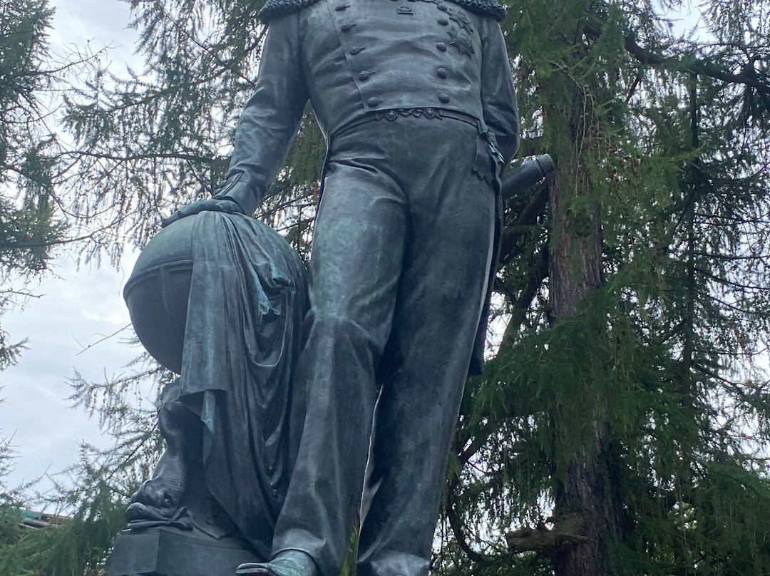 Monument to F.F. Bellingshausen景点图片