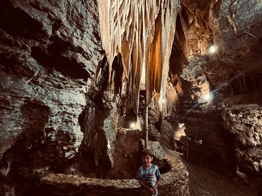 Crystal Grottoes Caverns景点图片