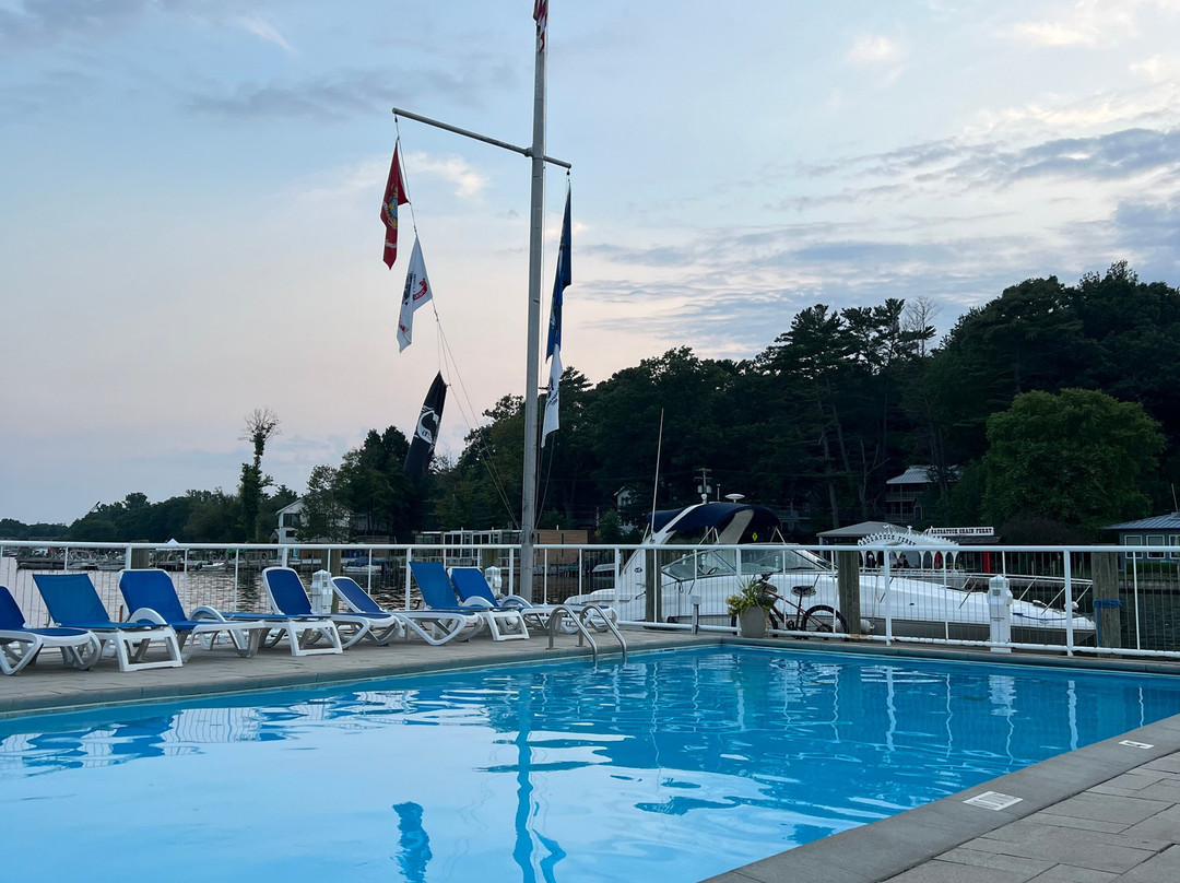 Ship-N-Shore Hotel主图