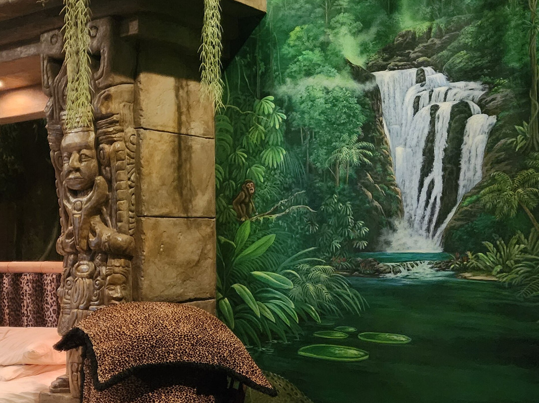 黑天鹅豪华主题客房酒店主图