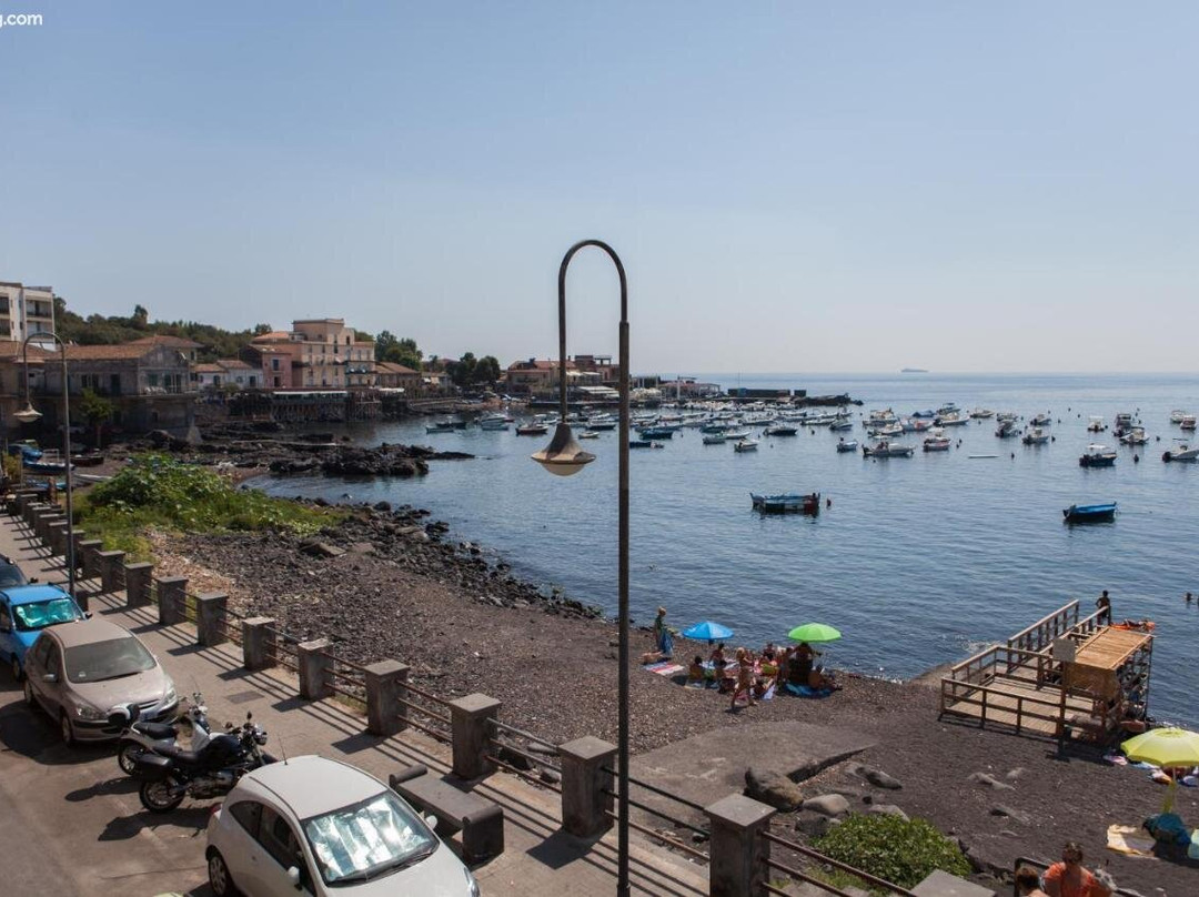 UN Tuffo Nella Baia Di Capomulini