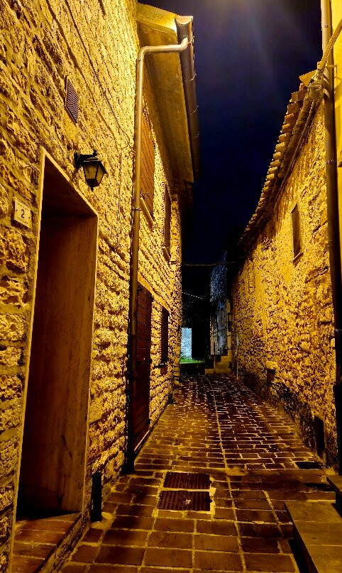 Castello di Pierosara-Genga必去景点