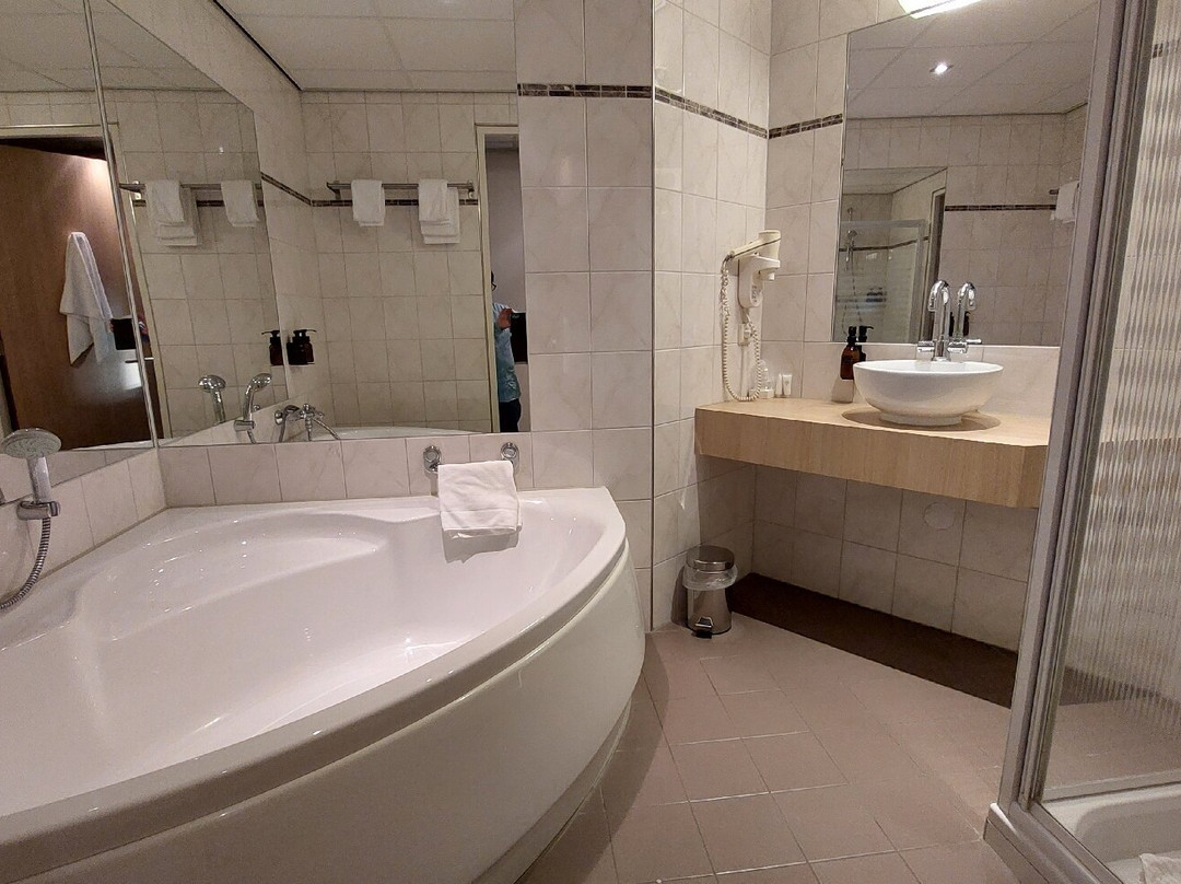 Queen Hotel Cafe Restaurant主图