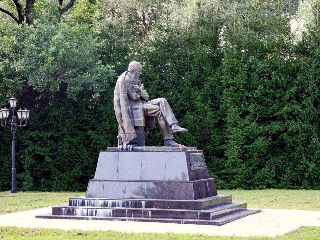 Dostoyevskiy Statue景点图片