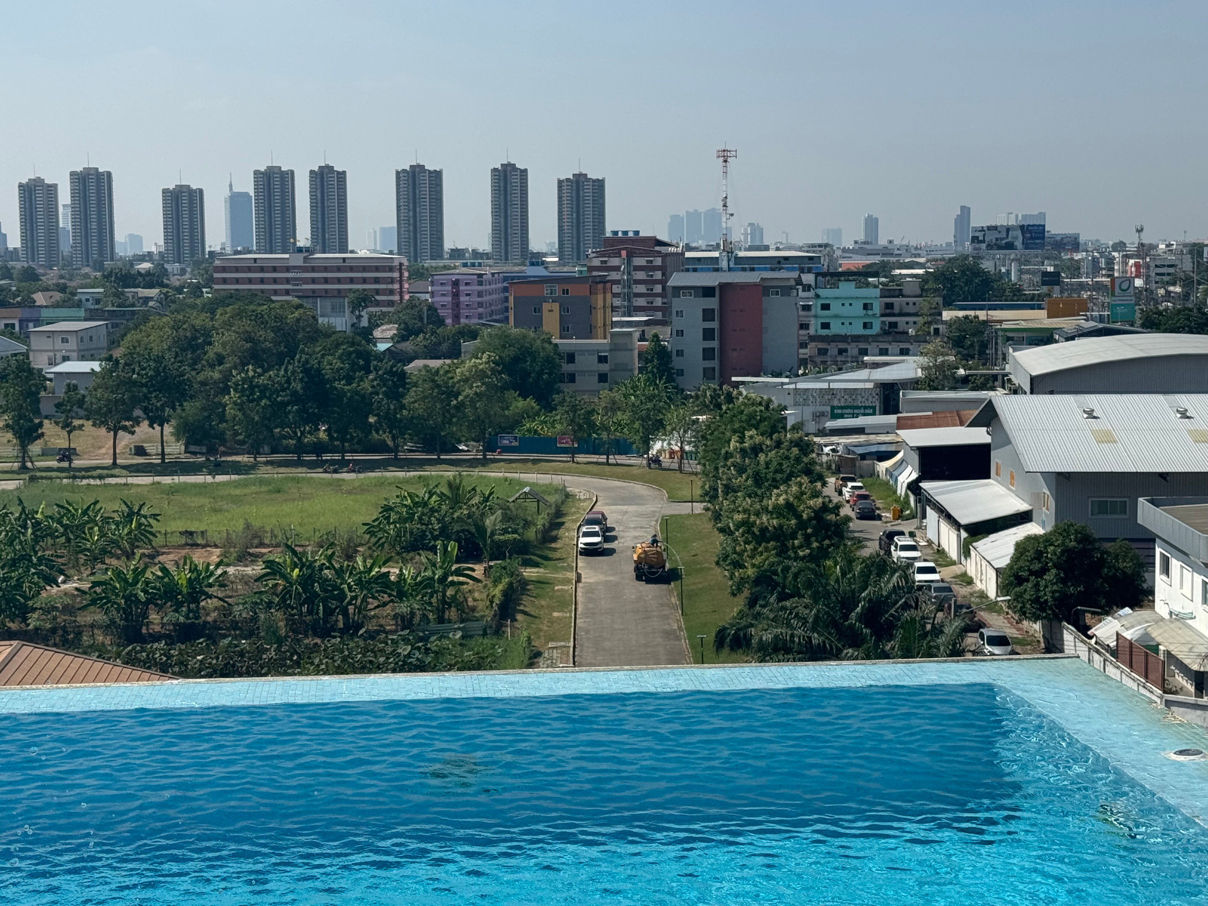 BlueTel Re'sidencE Bangkok IMPACT-泳池