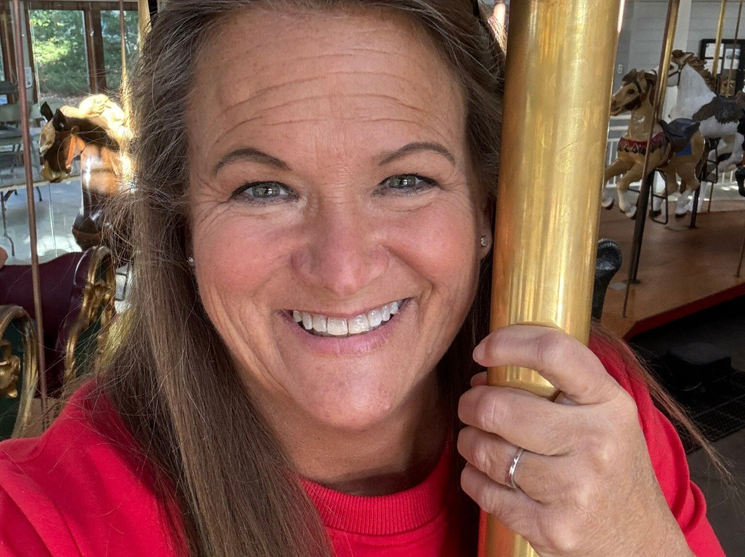 Coolidge Park Antique Carousel-查塔努加必去景点