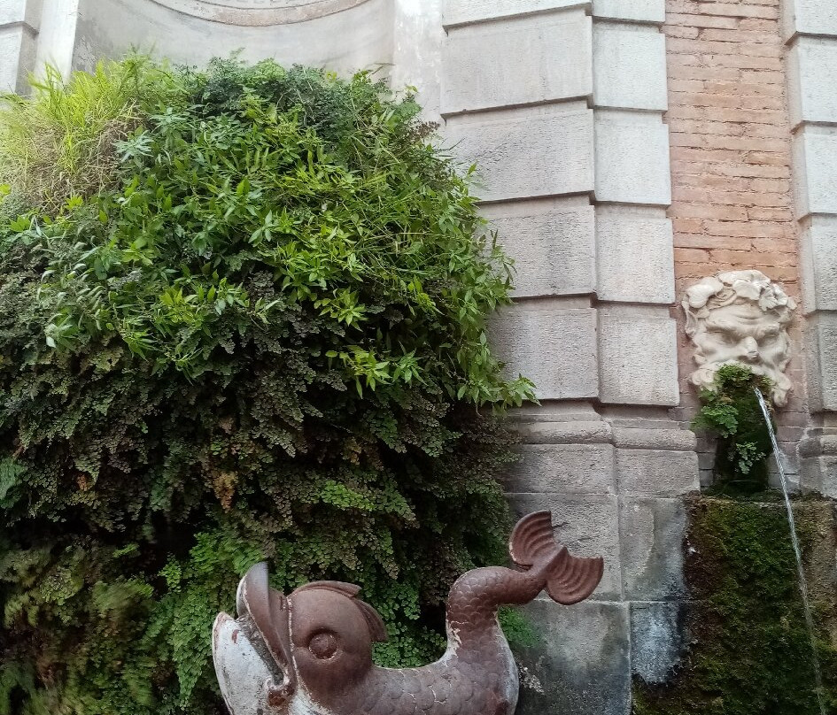 Fontana Dei Pesci Del Vanvitelli-萨勒诺必去景点