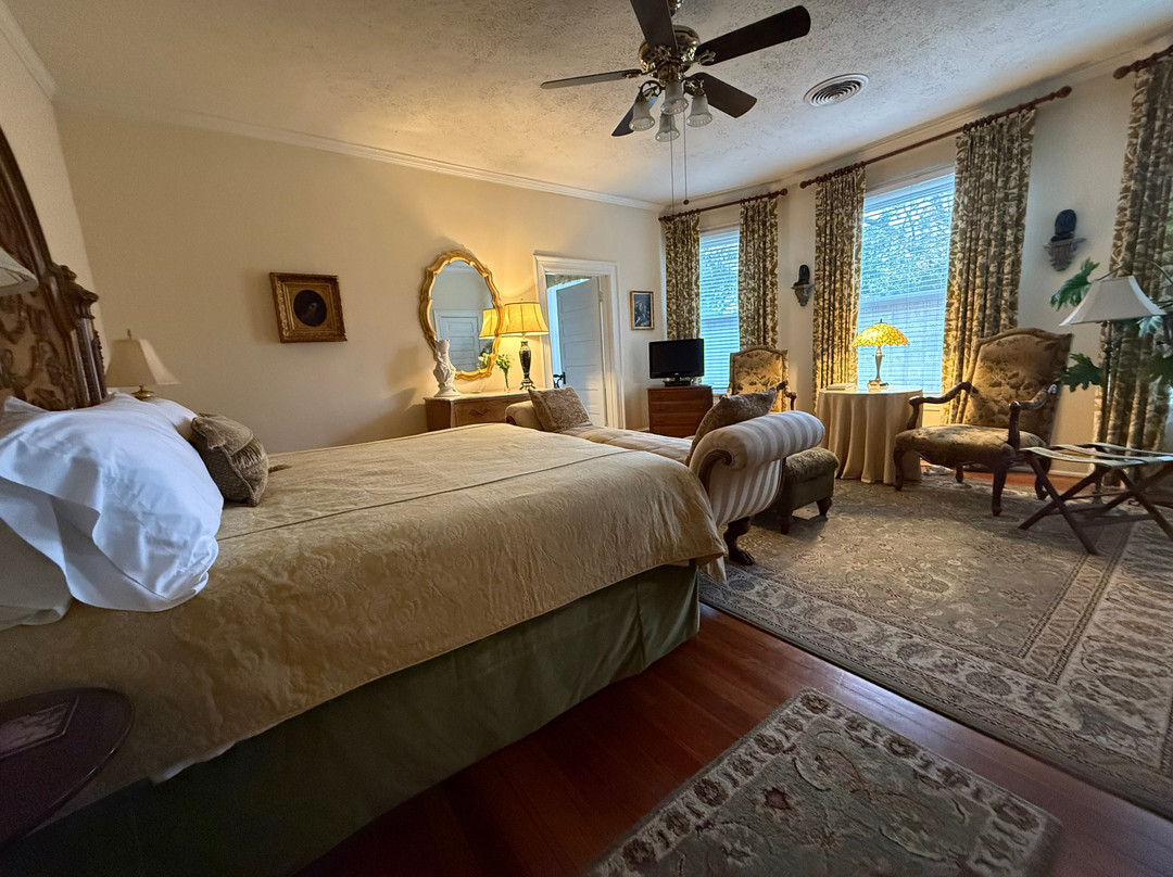 The Columns Bed And Breakfast Inn主图