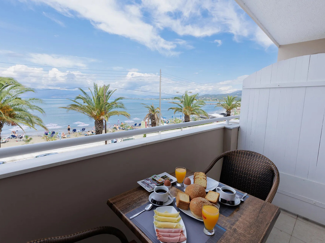 Aphrodite Beachfront Hotel主图