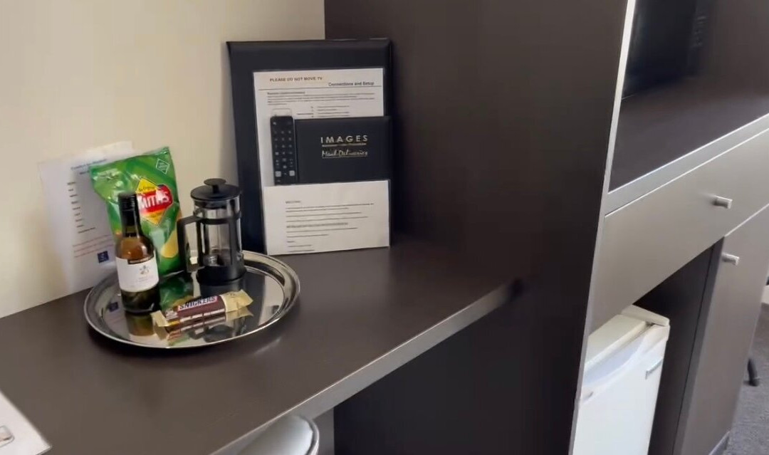 西方舒适旅馆主图