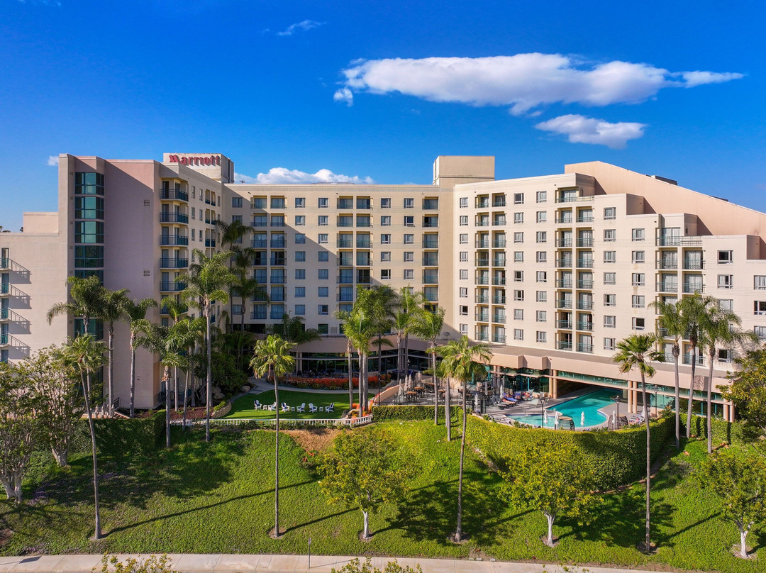 纽波特海滩万豪湾景酒店主图