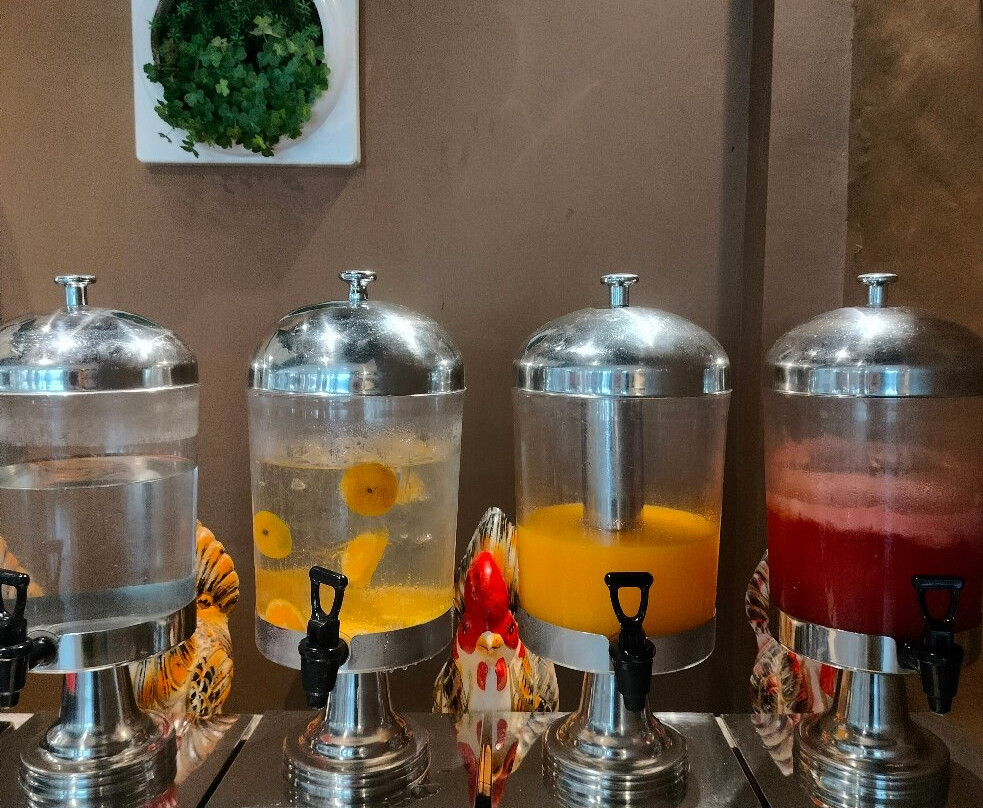 Front One Akshaya Hotel Karawang主图