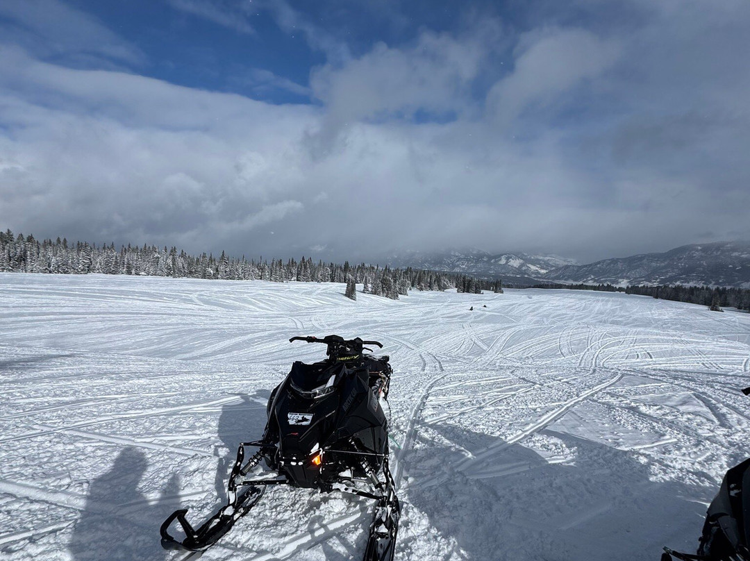 Canyon Adventures Snowmobile Tours-大斯凯必去景点