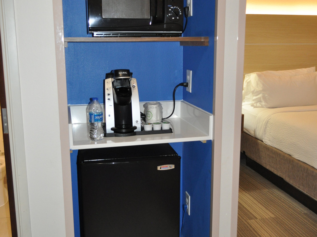 Holiday Inn Express & Suites Byram by IHG主图