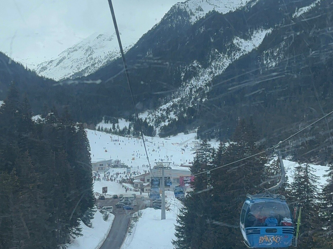 皮林河滑雪及温泉酒店主图