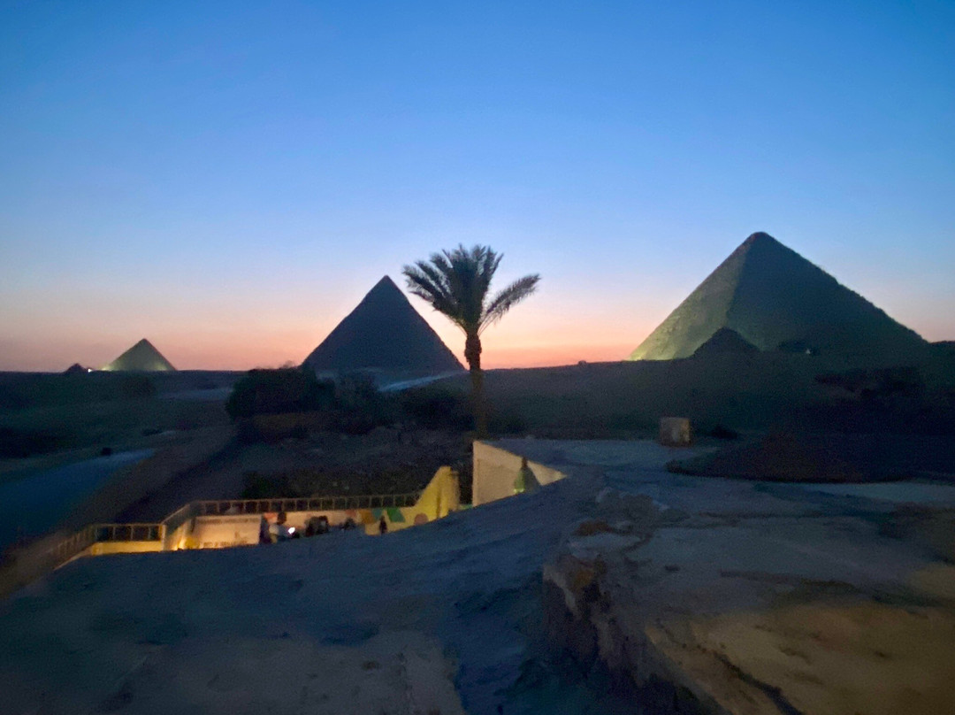 Seven Pyramids Inn