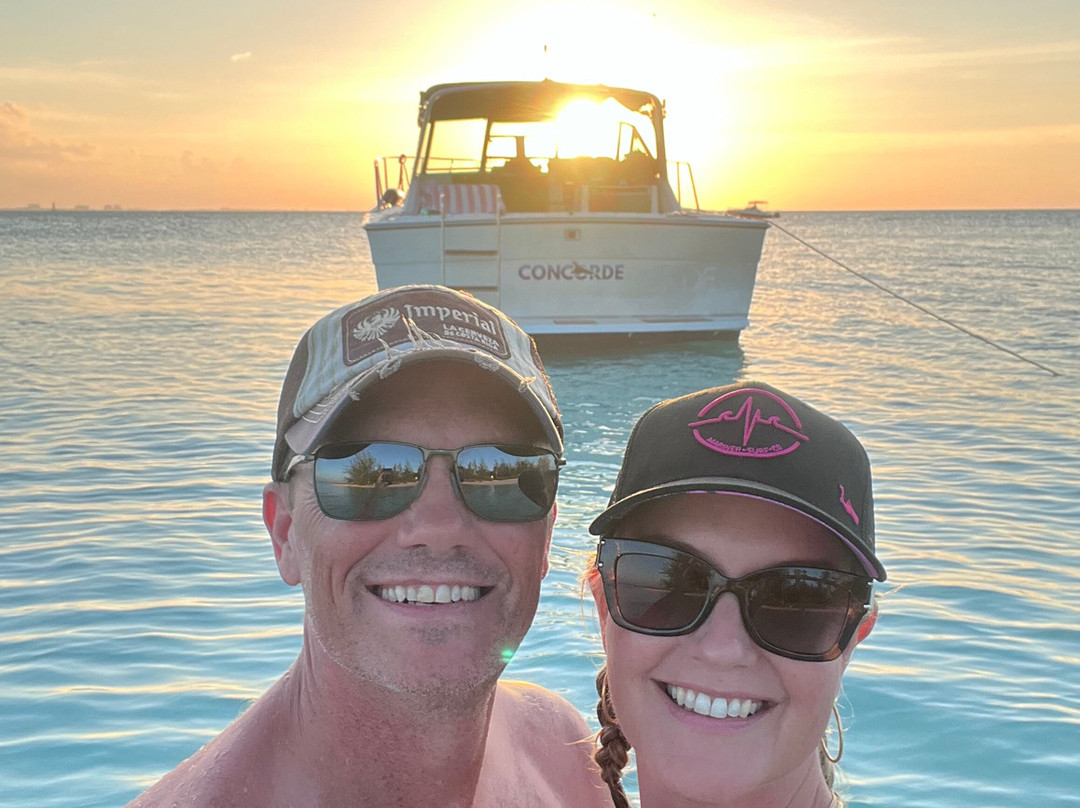 CAPTAIN VERNON CHARTERS LTD-西湾必去景点