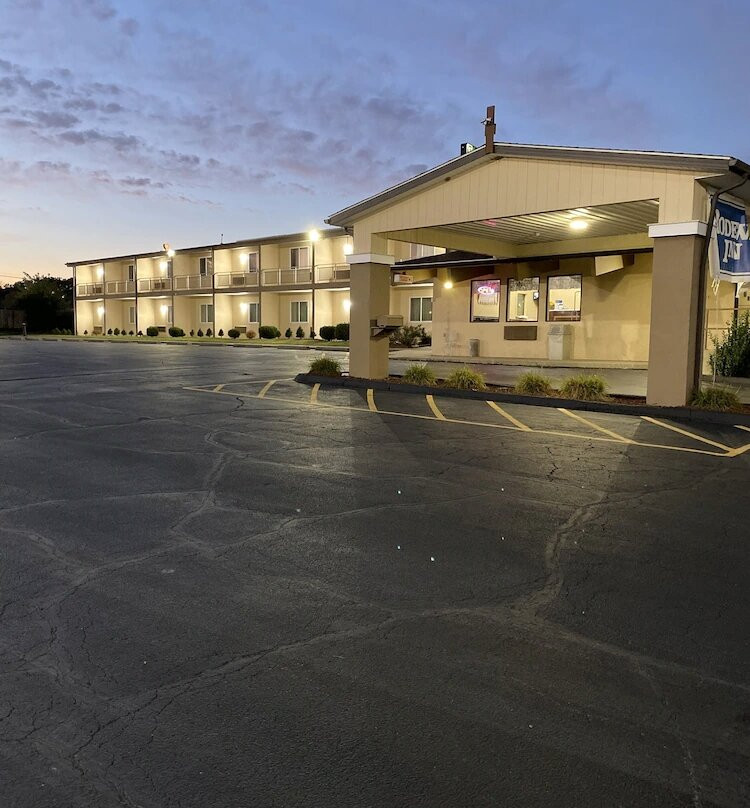 伊克诺米旅馆主图