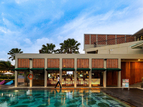 Salt Restaurant & Pool Bar