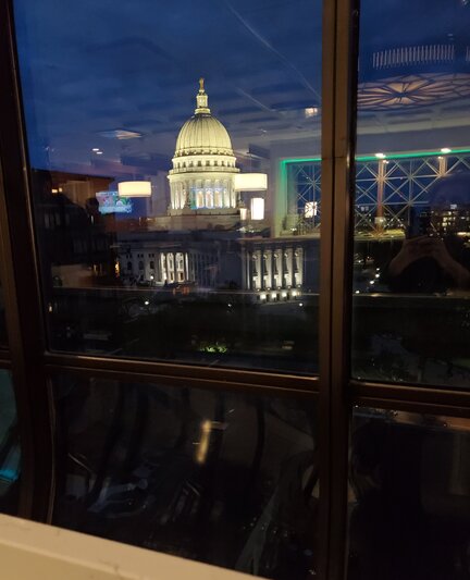 Madison Concourse Hotel and Governor's Club-浴室