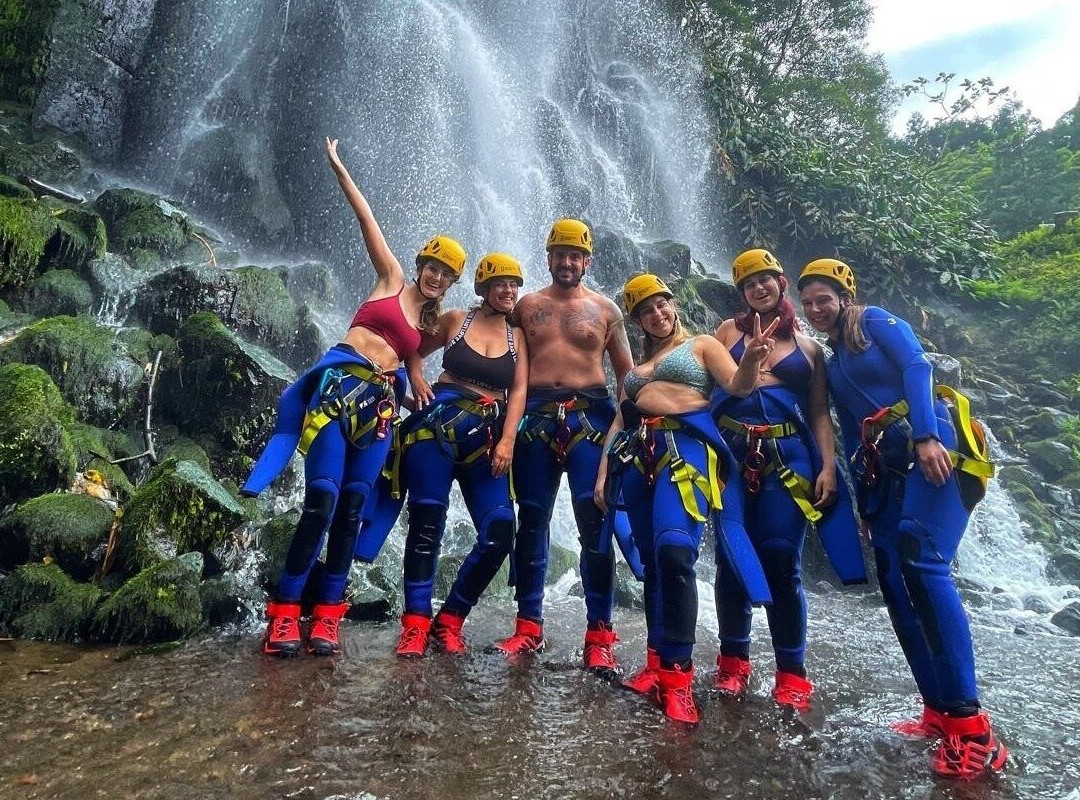 São Miguel: Experiência de Canyoning na Ribeira dos Caldeirões景点图片