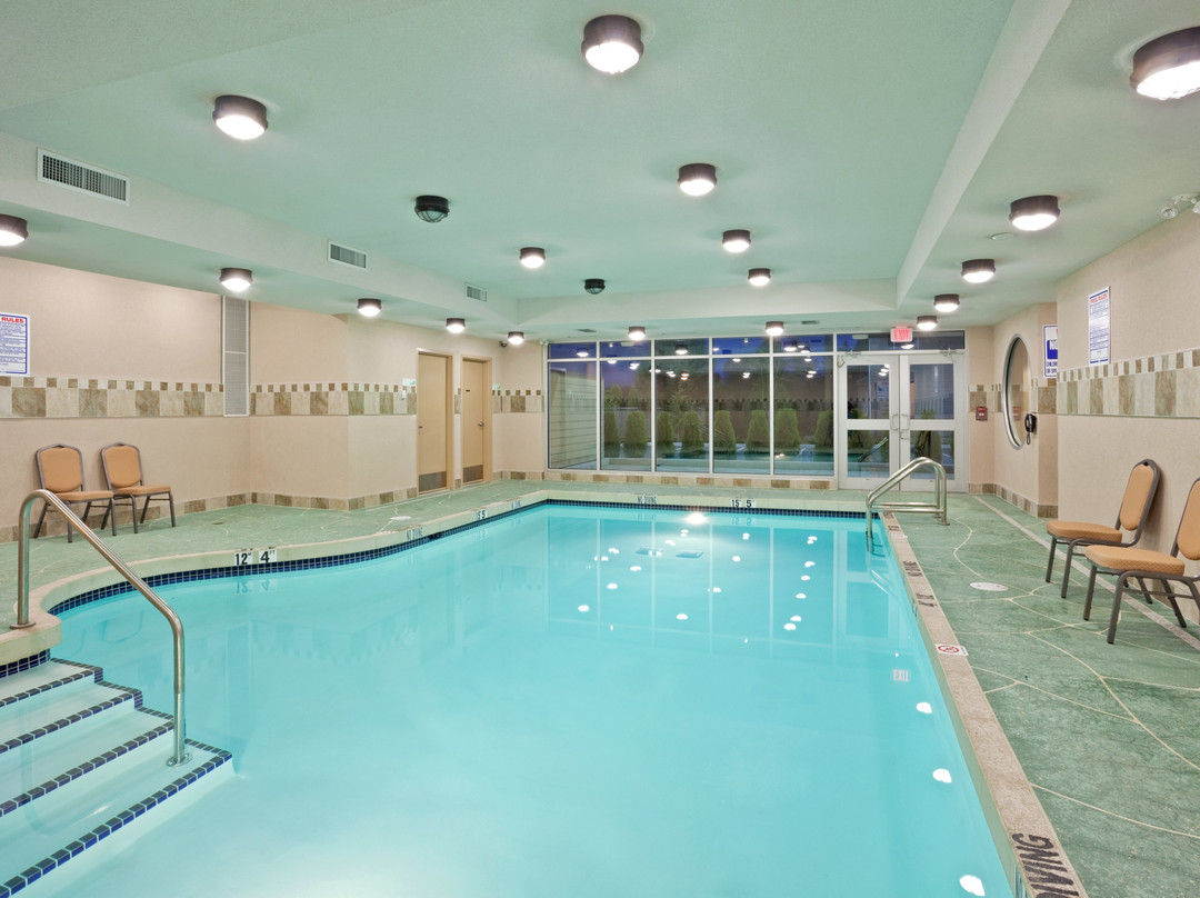 Holiday Inn & Suites Surrey East - Cloverdale By IHG主图