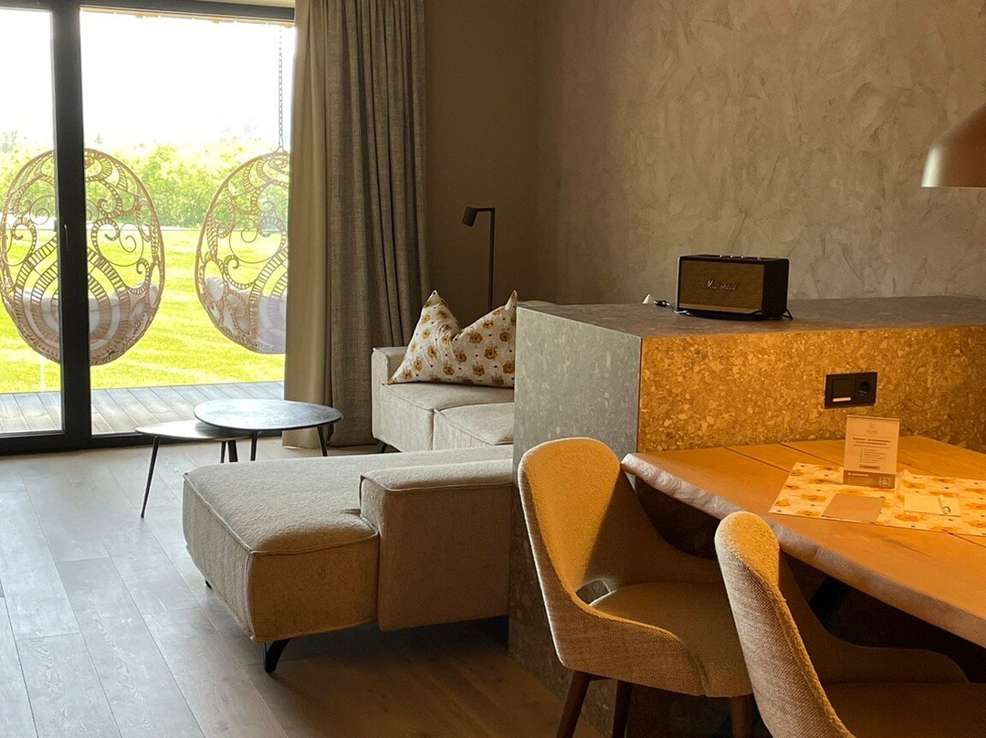 MONS. Suites. Wine. Passion.主图