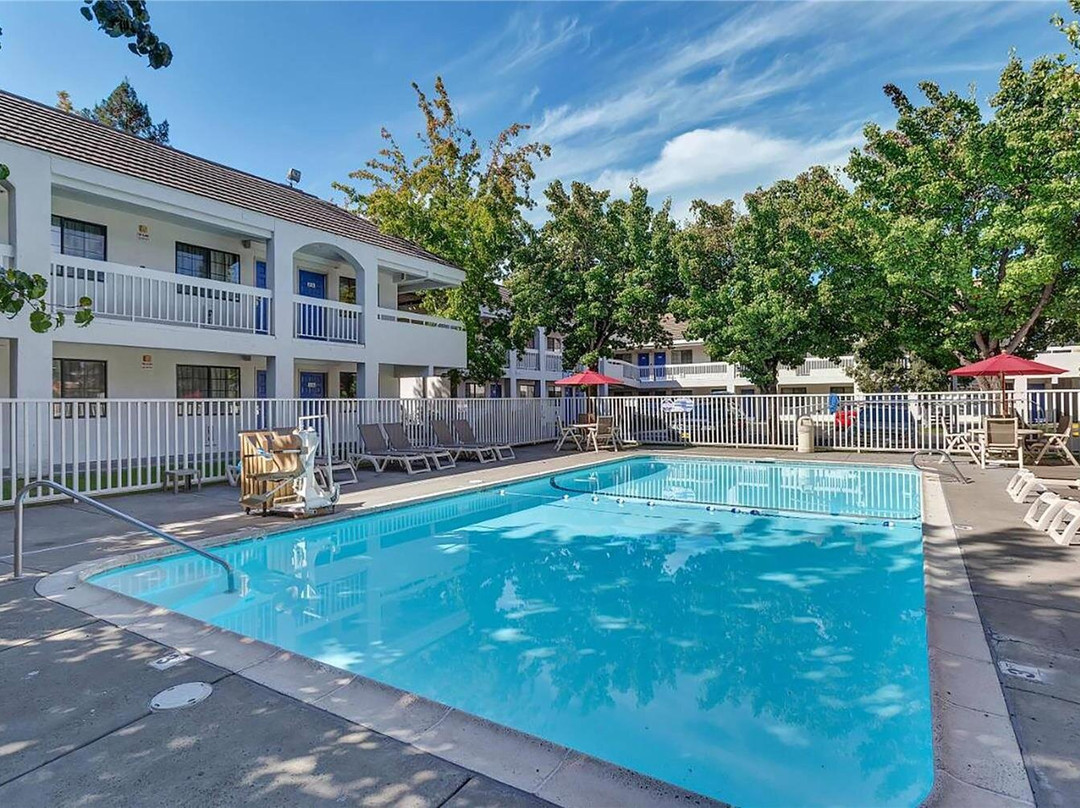 Super 8 by Wyndham Santa Rosa North